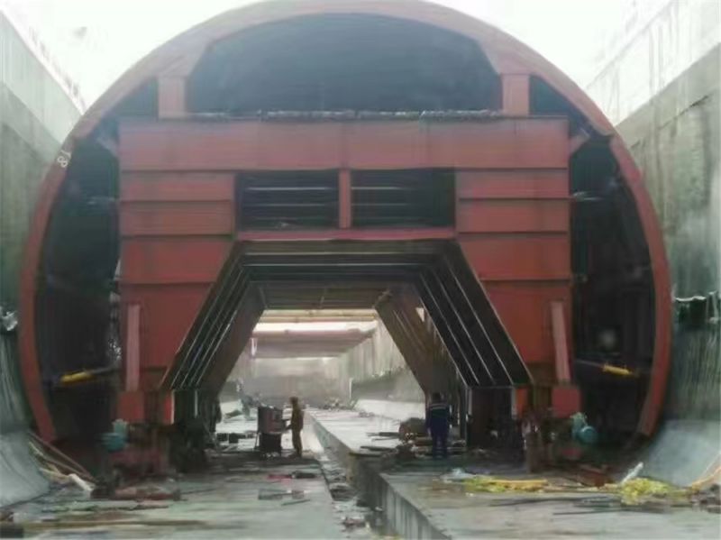 什么是冷彎機？